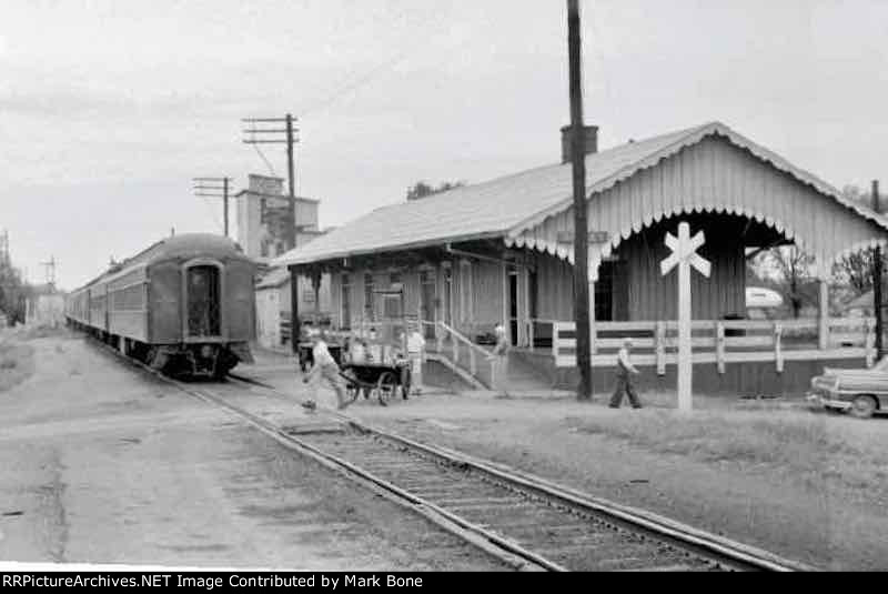 L&N depot facing west